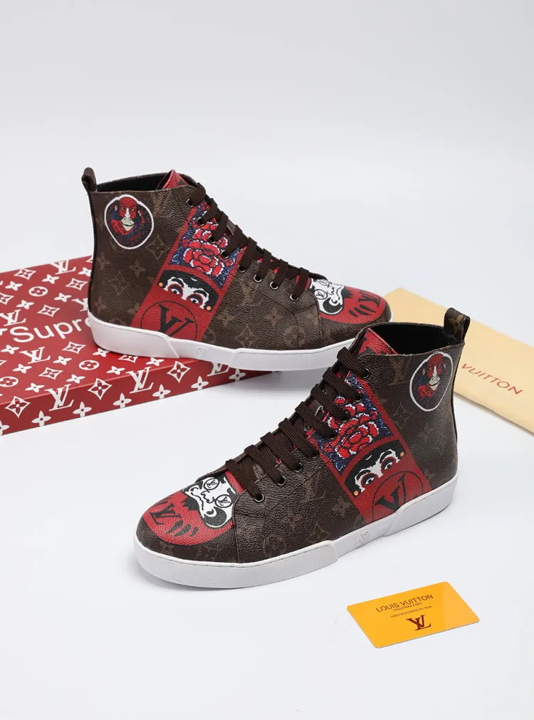 Factory price: 400💰 [LV] Animal series limited edition high-top sports shoes for men, L classic print, new autumn and winter style, original replica, 1:1 Counter quality, the fabric is Italian 🇮🇹 imported cowhide ➕🇮🇹 pure sheepskin lining ➕ original outsole, 🔍🔍 high quality, you can go in and out of the counter at will, welcome to compare, the outsole line will never be unglued, all sellers are welcome to sell in the picture above, can be shipped in one piece, code number: 38-44 (45 codes can be customized)